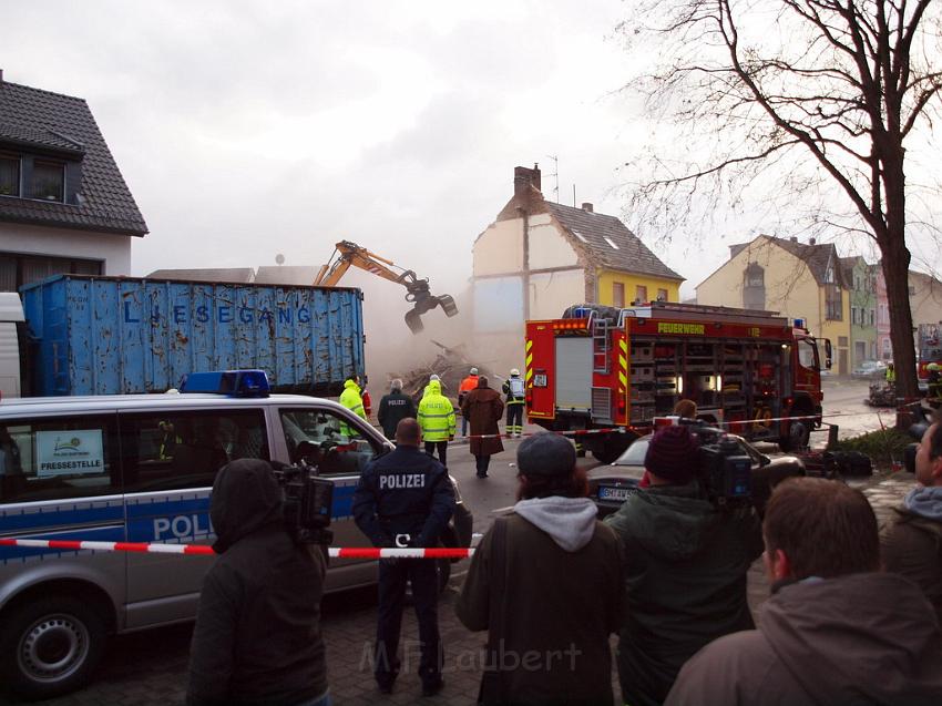 Hausexplosion Bruehl bei Koeln Pingsdorferstr P558.JPG